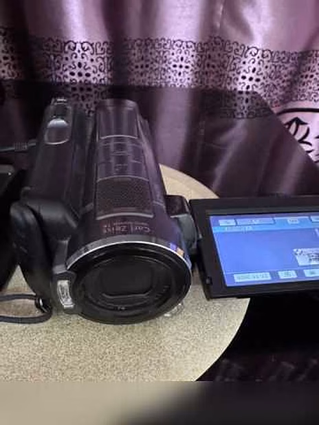 Продам: видеокамера Sony HDR-SR12E