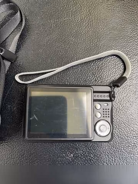 Продам: цифровой малогабаритный фотоаппарат Dexp