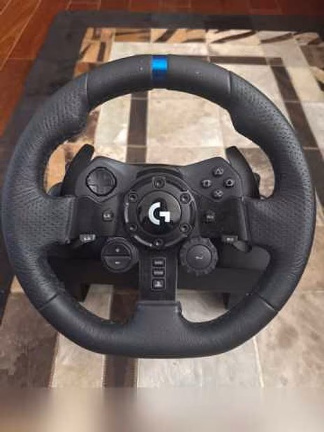Продам: игровой руль g923 новый