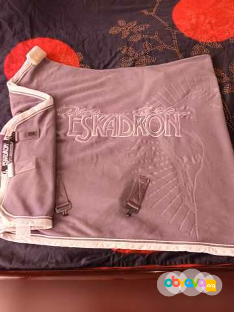 Продам: попона новая флисовая "Eskadron" размерМ в Москве