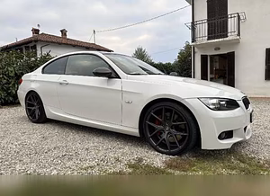 Легковой автомобиль BMW 335i 