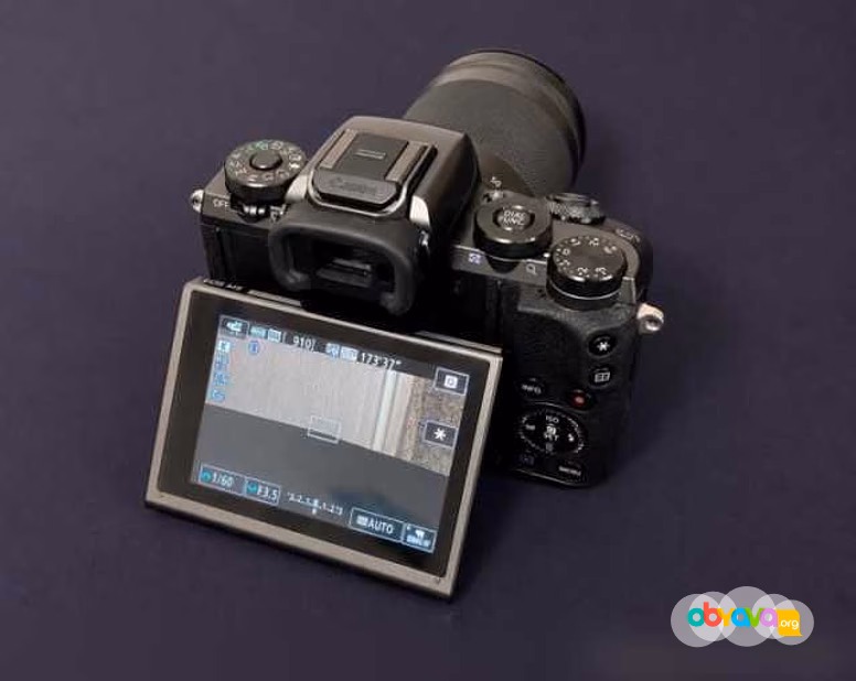 Продам: Canon EOS M5 + 18-150 + 32mm + комплект
