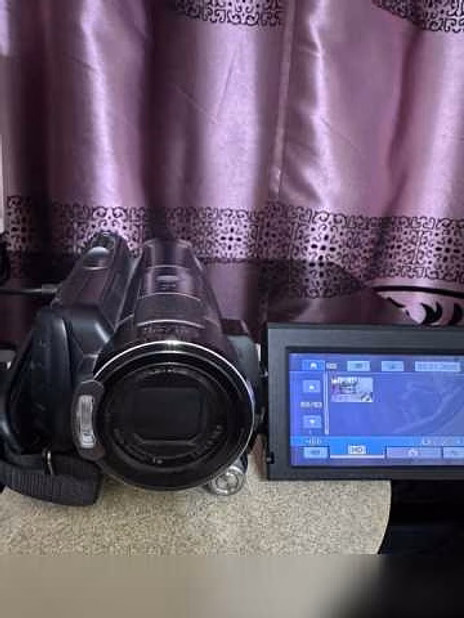 Продам: видеокамера Sony HDR-SR12E