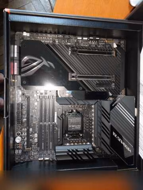 Продам: ASUS ROG MAXIMUS XII (Z490) EXTREME