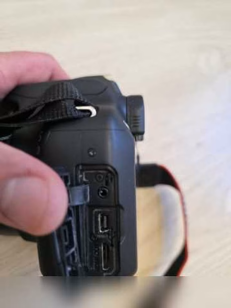 Продам: фотоаппарат Canon EOS 1200D