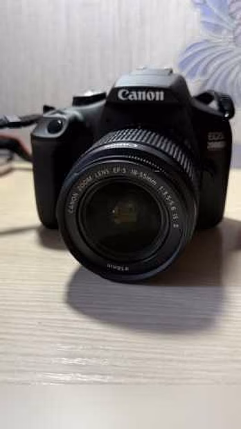Продам: фотоаппарат canon eos 2000d