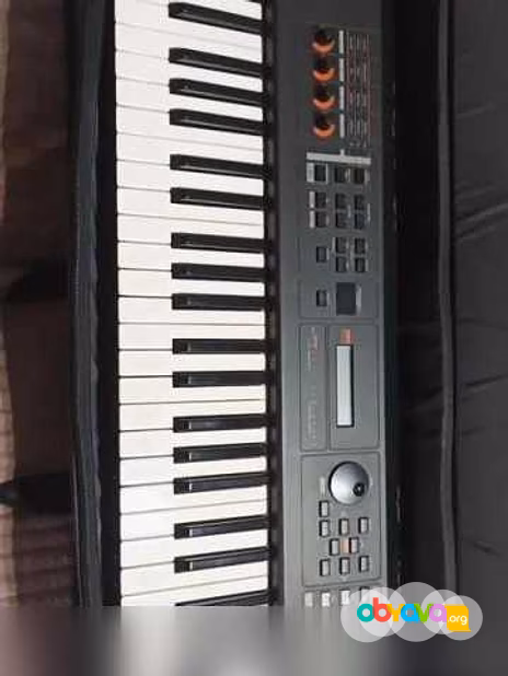Продам: синтезатор MX 61