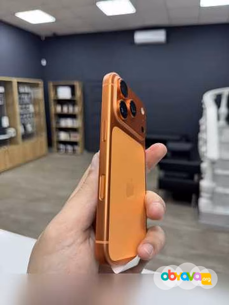 Продам: смартфон Apple iPhone 17 Pro 256Gb Cosmic Orange