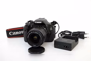 Продам: Canon EOS 600D с объективом Canon в Самаре