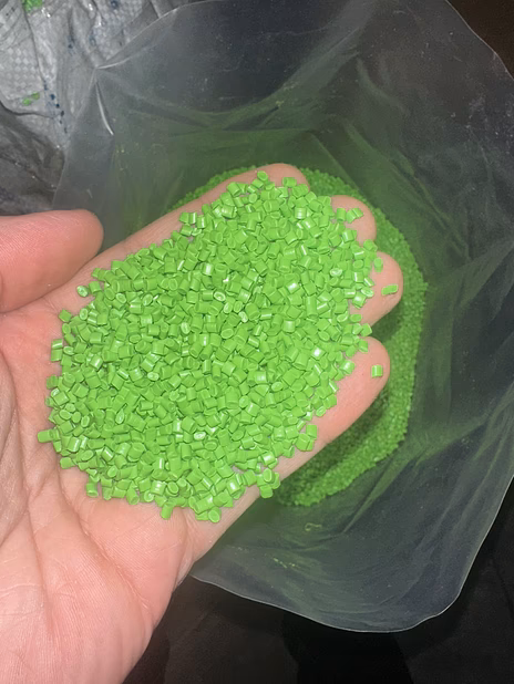 Завод по переработке пластмасс: покупаем лом полипропиленовых паллет и поддонов