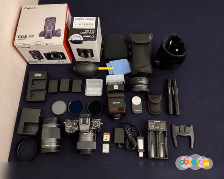 Продам: Canon EOS M5 + 18-150 + 32mm + комплект