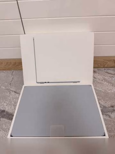Продам: Apple MacBook Air 13 m4 16/256