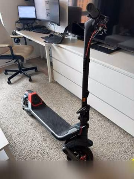 Продам: электросамокат Segway Ninebot KickScoote