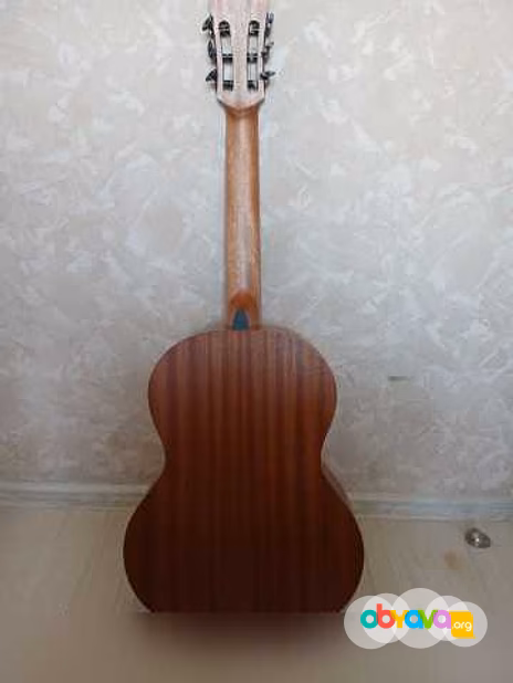 Классическую гитару 