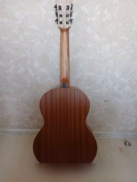 Классическую гитару 