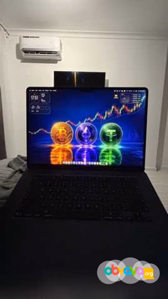 Продам: Macbook Air 15 M5