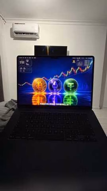 Продам: Macbook Air 15 M5