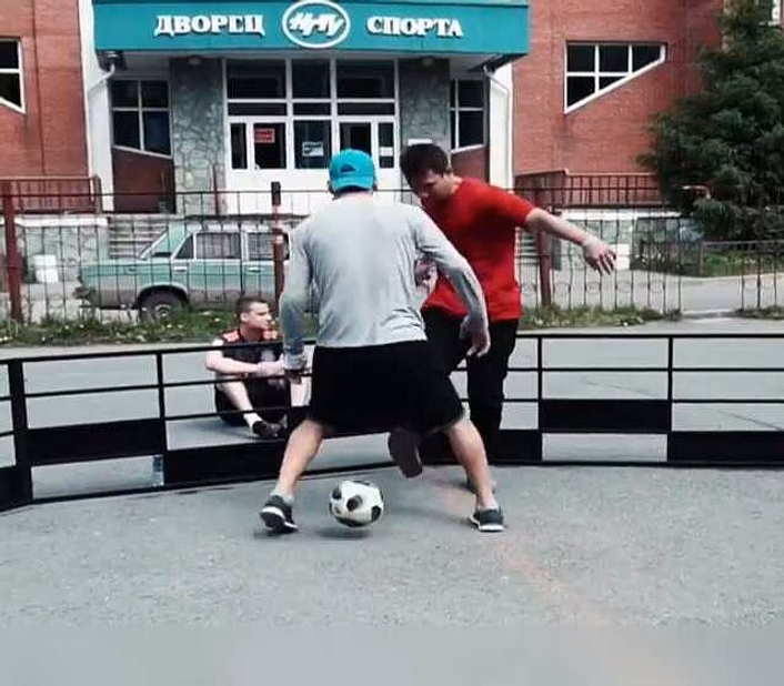 Онлайн тренер по футбольному фристайлу 