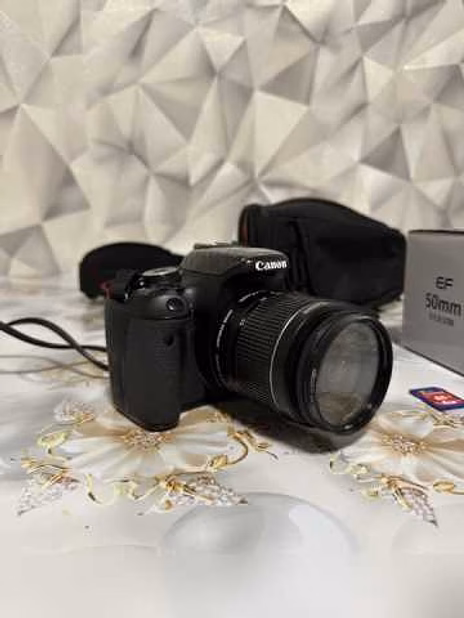 Продам: фотоаппарат Canon eos 600d Объектив 50mm f/1.8 stm