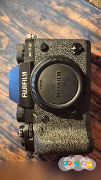 Продам: фотоаппарат Fujifilm x-t2 + объектив
