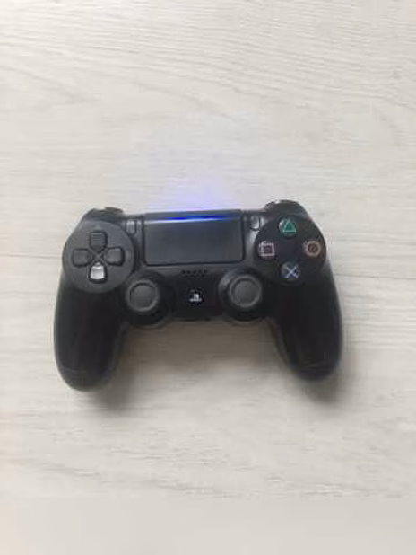 Продам: PS 4 Pro 1 Tb + игра