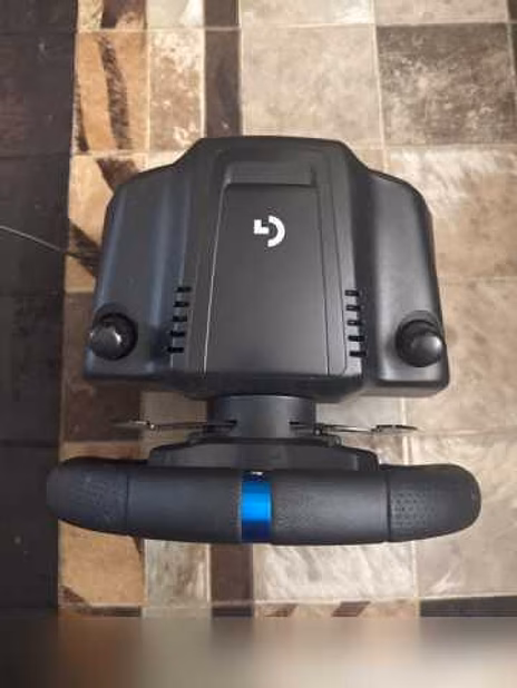 Продам: игровой руль g923 новый