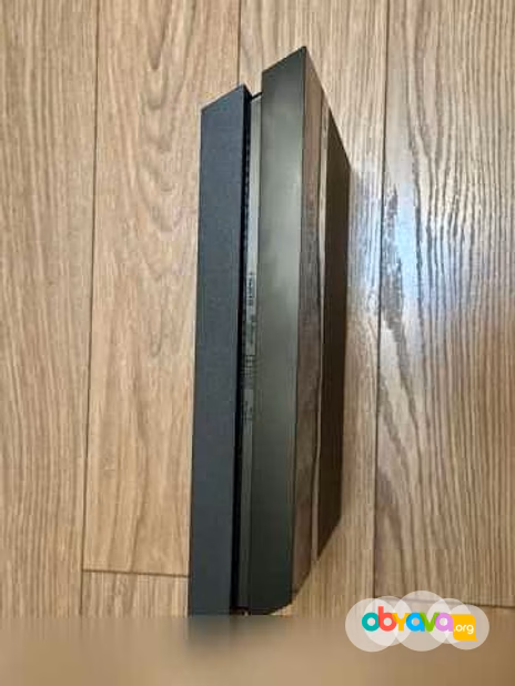Продам: Sony PlayStation 4 2TB + два геймпада