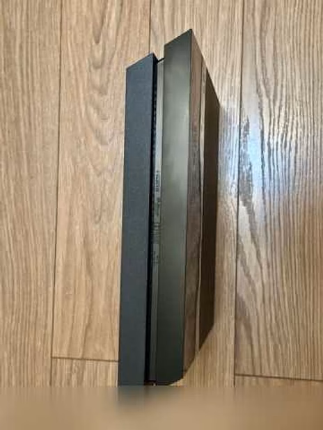 Продам: Sony PlayStation 4 2TB + два геймпада