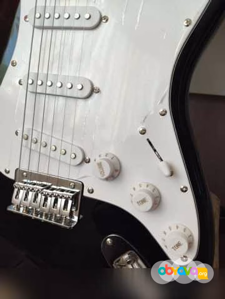 Продам: электрогитара FENDER SQUIER MM STRAT PAC