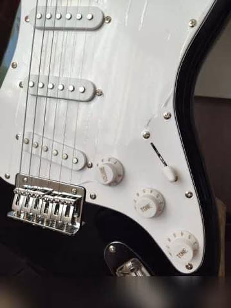 Продам: электрогитара FENDER SQUIER MM STRAT PAC