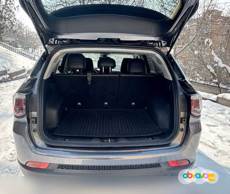Подержанный автомобиль Jeep Compass Latitude LUX, поколение II Рестайлинг