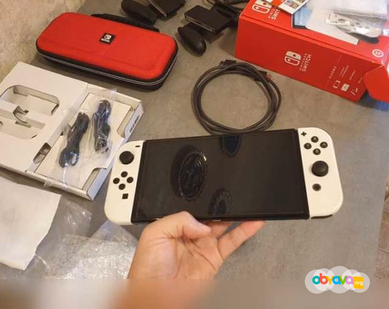 Продам: Nintendo Switch oled