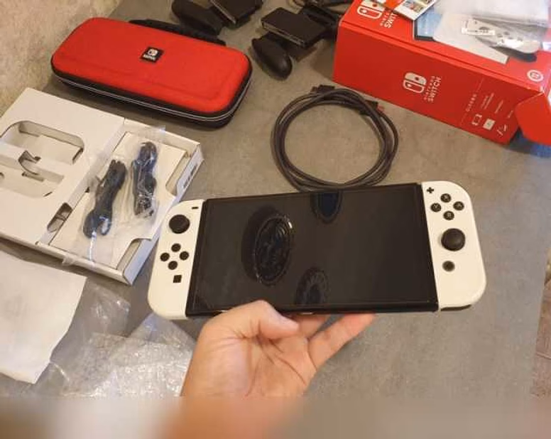 Продам: Nintendo Switch oled