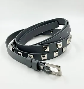 Ремень в два оборота с шипами