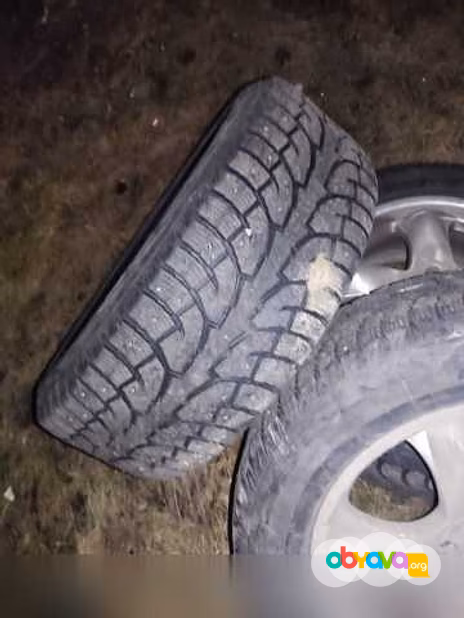 Продам: шины шипованные с дисками BMW X5 (E53) в Санкт-Петербурге