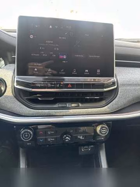 Подержанный автомобиль Jeep Compass Latitude LUX, поколение II Рестайлинг
