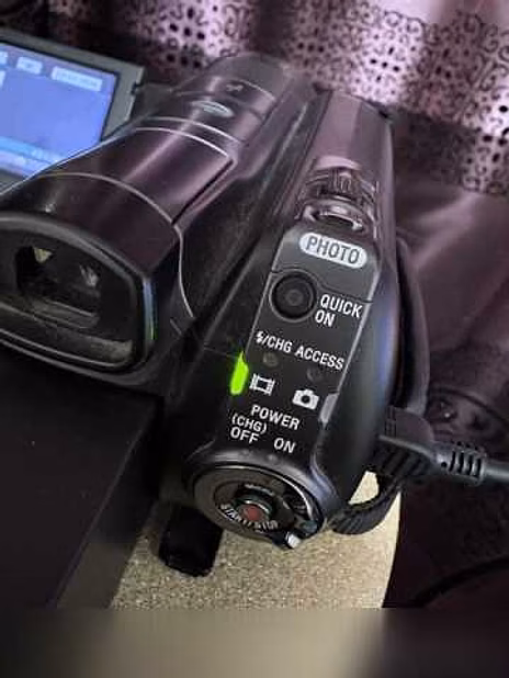 Продам: видеокамера Sony HDR-SR12E