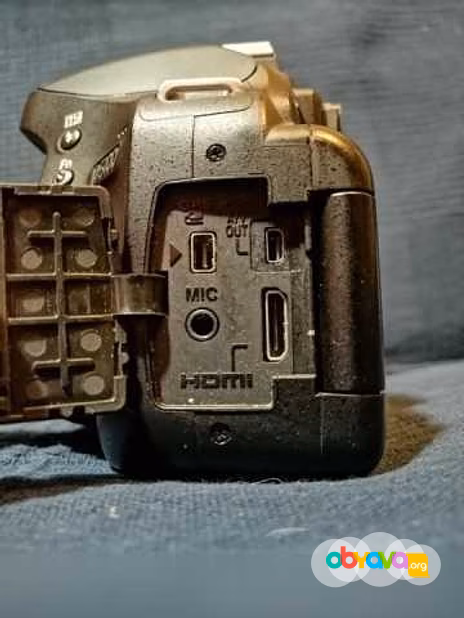 Продам: Nikon D5100 + Tamron 18-270 + Speedlight