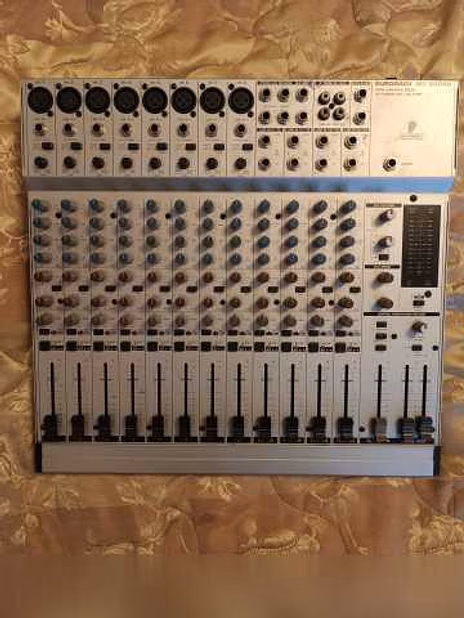 Behringer eurorack mx 2004a 