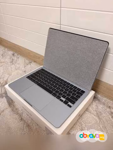Продам: Apple MacBook Air 13 m4 16/256