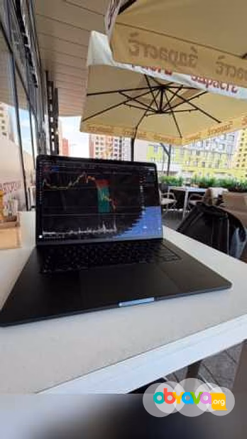 Продам: Macbook Air 15 M5