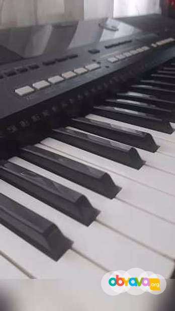 Продам: синтезатор yamaha psr e433 в Новосибирске