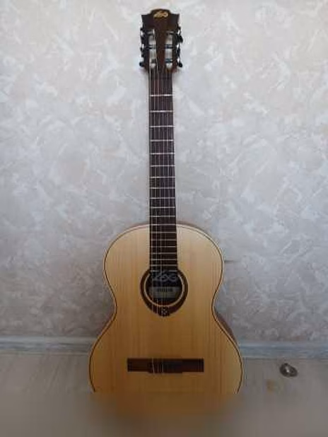 Классическую гитару 