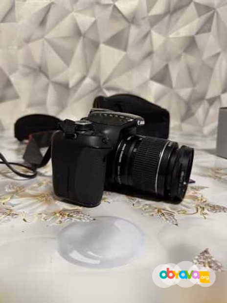 Продам: фотоаппарат Canon eos 600d Объектив 50mm f/1.8 stm