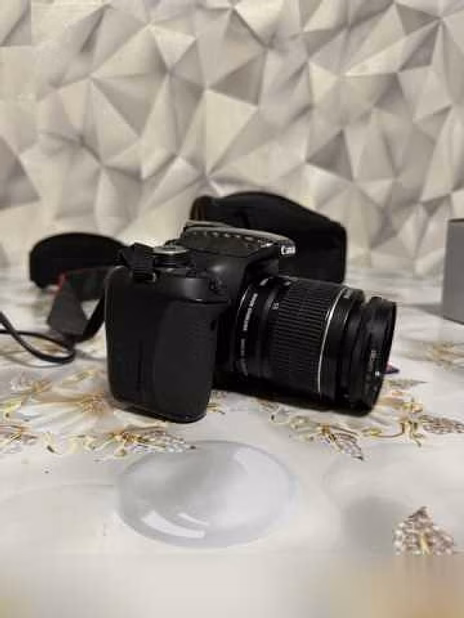 Продам: фотоаппарат Canon eos 600d Объектив 50mm f/1.8 stm