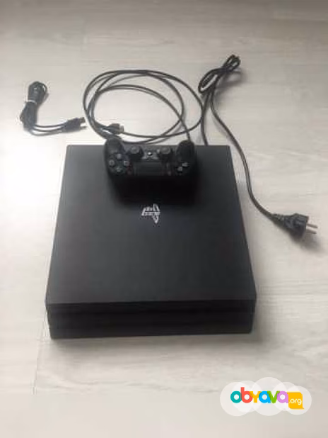 Продам: PS 4 Pro 1 Tb + игра