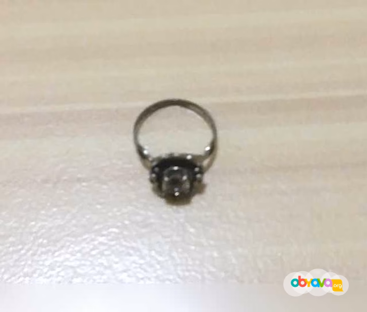 Продам: женское серебряное кольцо в Сыктывкаре