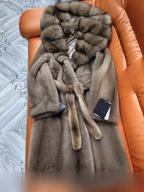 Продам: шуба новая норка с соболем Manoli