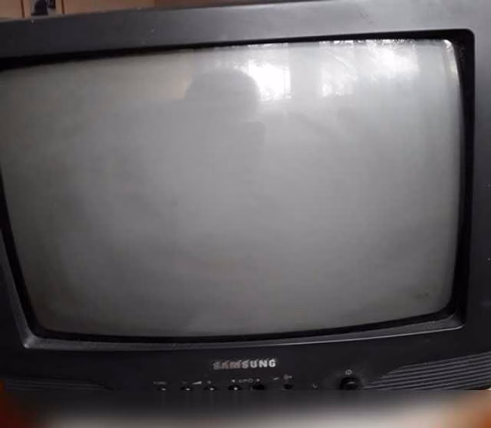 Продам: цветной телевизор Samsung CK-3335ZR в Москве
