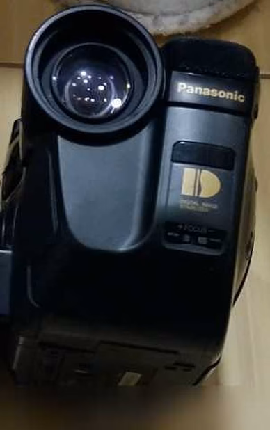 Продам: видеокамеру Panasonic nv-s 600 en в Сыктывкаре